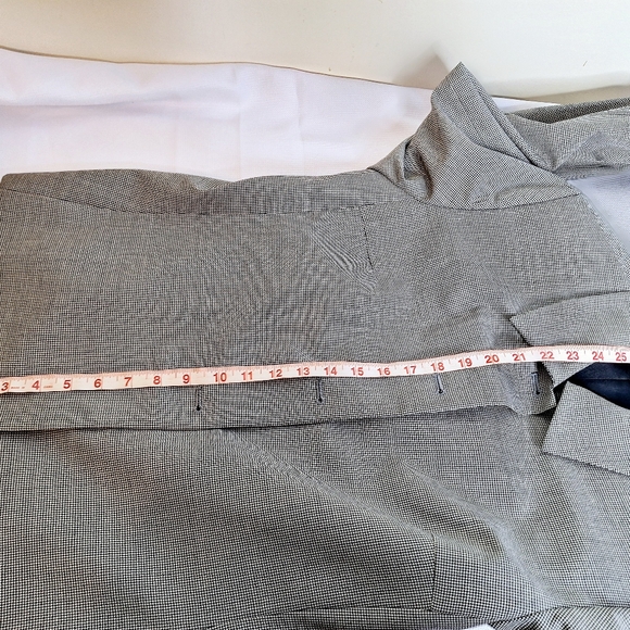 Austin Reed Brand "The Teed" 100% Worsted Wool blazer size 16. - Picture 3 of 7